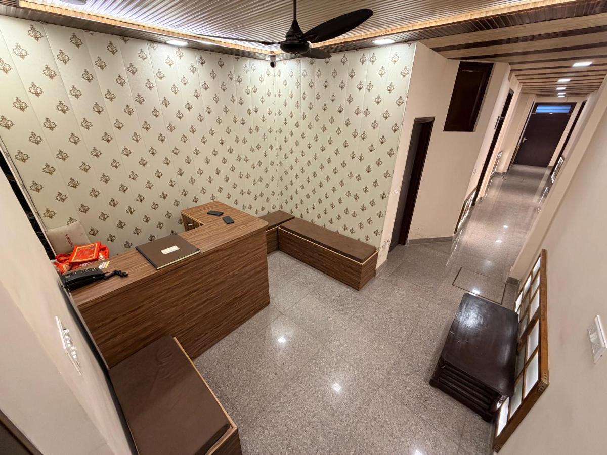 Reception & Lobby