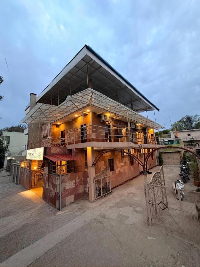Shreeniwas exterior evening